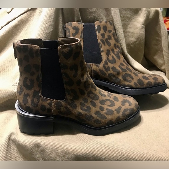 Vince Camuto Leopard Boots 9 Wide EUC - Picture 3 of 11